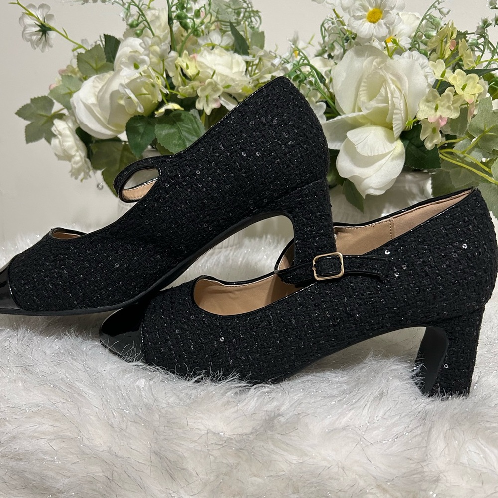 Elegant Black Women's Shoes - Picture 2 of 5